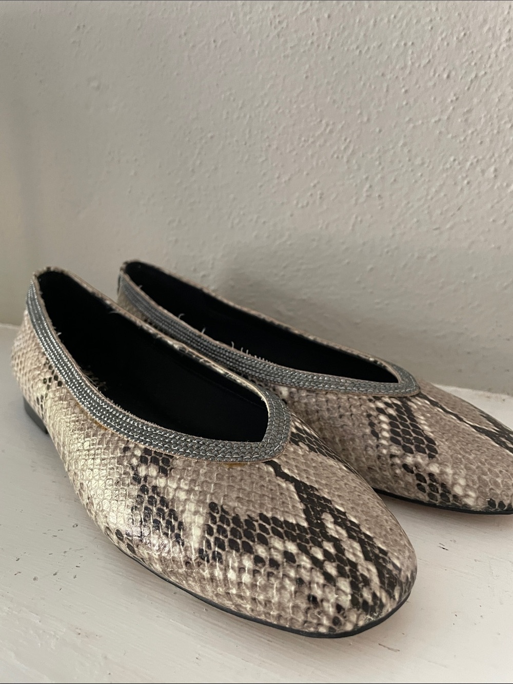 Chico's Ball Chain Snakeskin Ballet Flats in Beige and Black. 7M